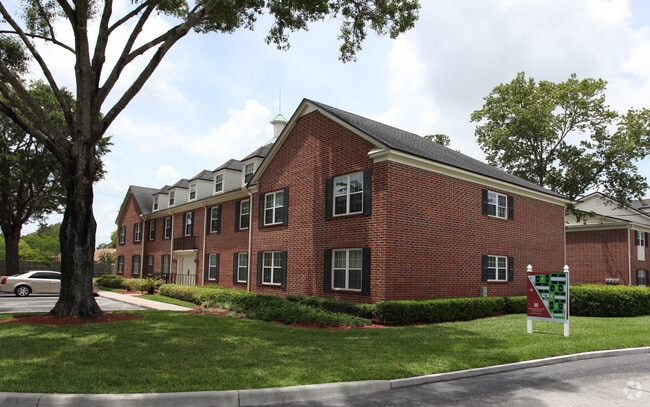 Building Photo - The Boxwood