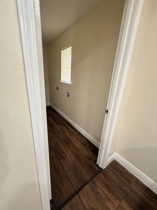 Building Photo - Newly Renovated Property - Family Home