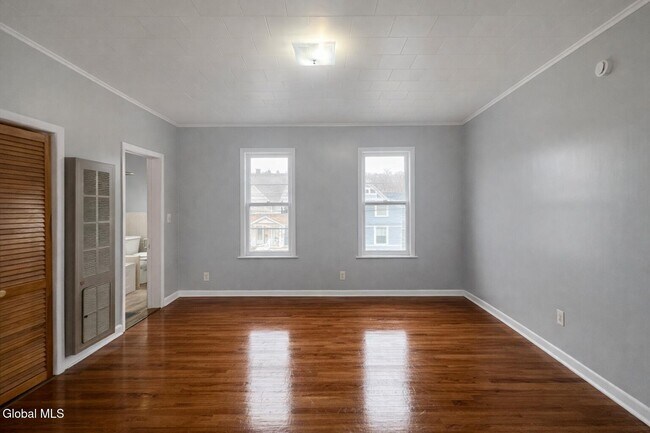 Building Photo - 300 Division St