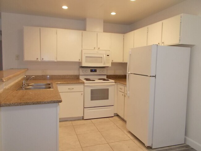 Building Photo - 2732 Alicialynn Way