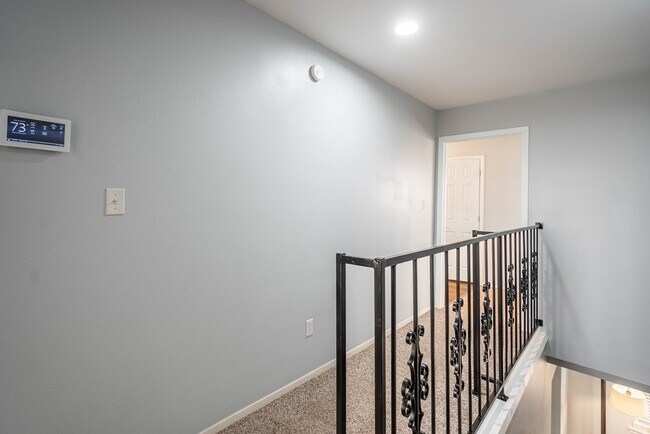 Building Photo - 216 E 91st St