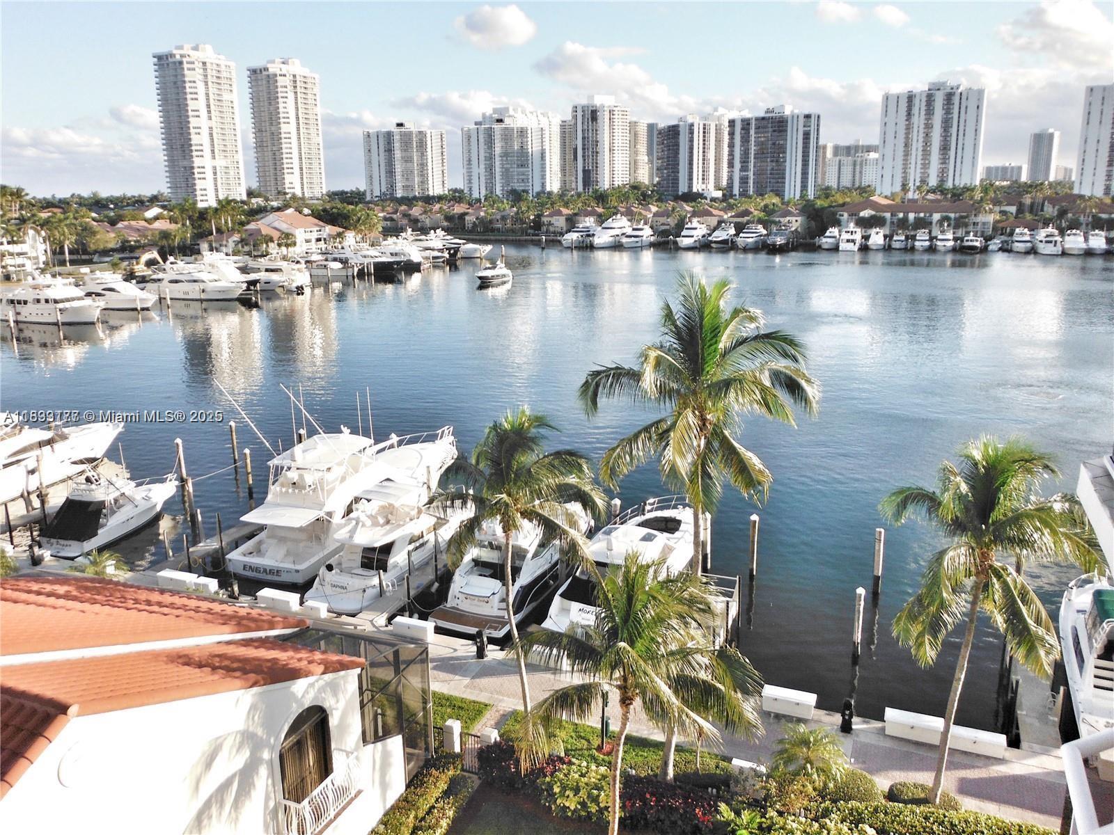 Building Photo - 3610 Yacht Club Dr