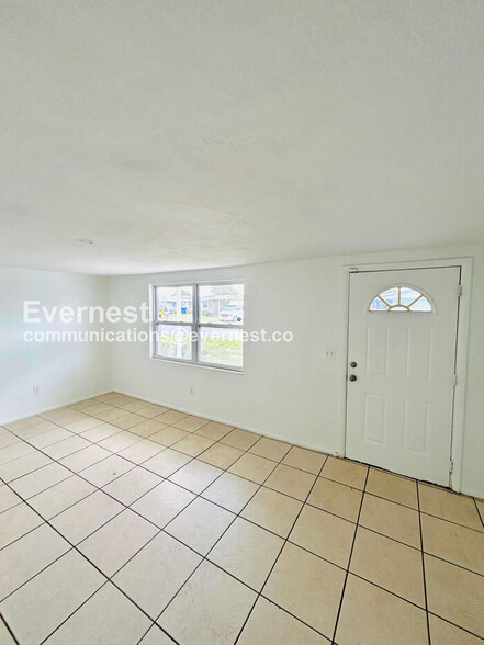 Building Photo - 3749 Beechwood Dr
