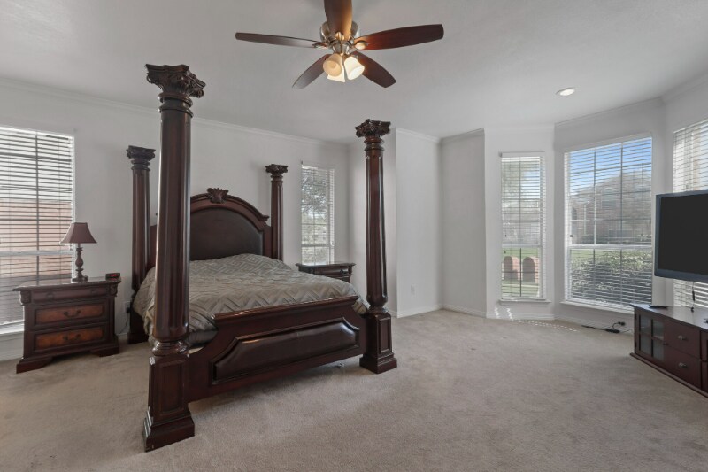 Building Photo - 2209 Micarta Dr