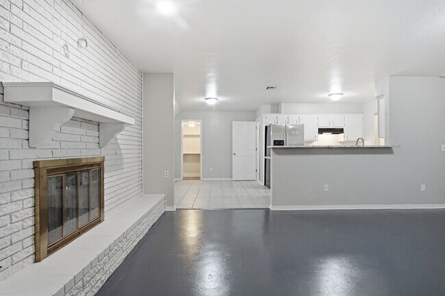 Building Photo - 3717 N Eagle Ln