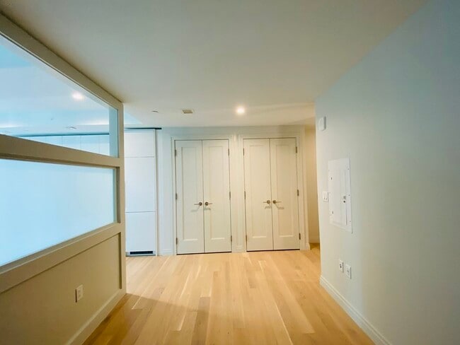 Building Photo - 135 Seaport Blvd