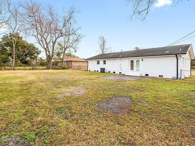 Building Photo - 113 N Crestwood Dr