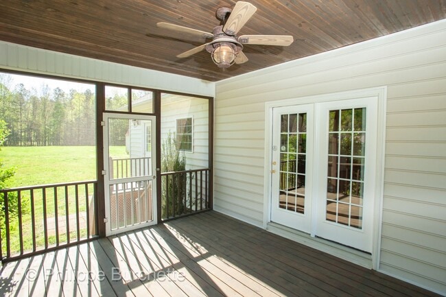 Building Photo - $1,800 – 3-bedroom, 2-bathroom house in Ro...