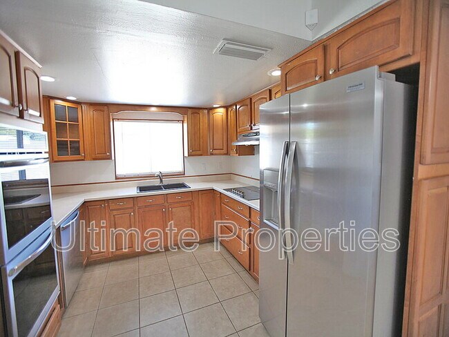 Building Photo - 4720 W Dahlia Dr