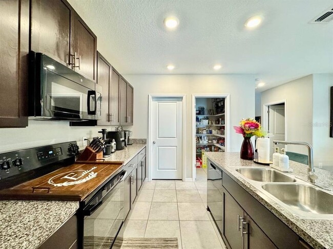 Building Photo - 7309 Canterbury Bells Ct