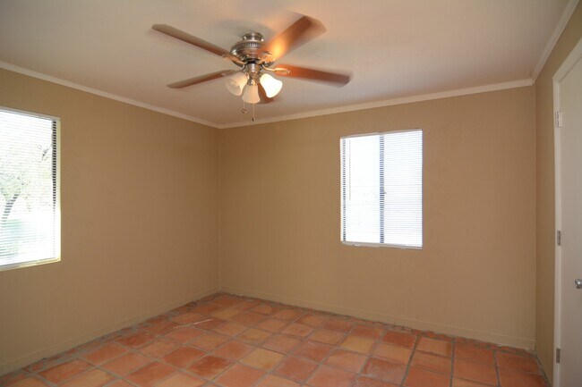 Building Photo - Charming 3 Bedroom 2 Bath House! Central T...