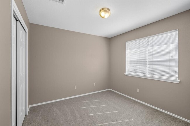 Building Photo - 209 Lake Washington Dr