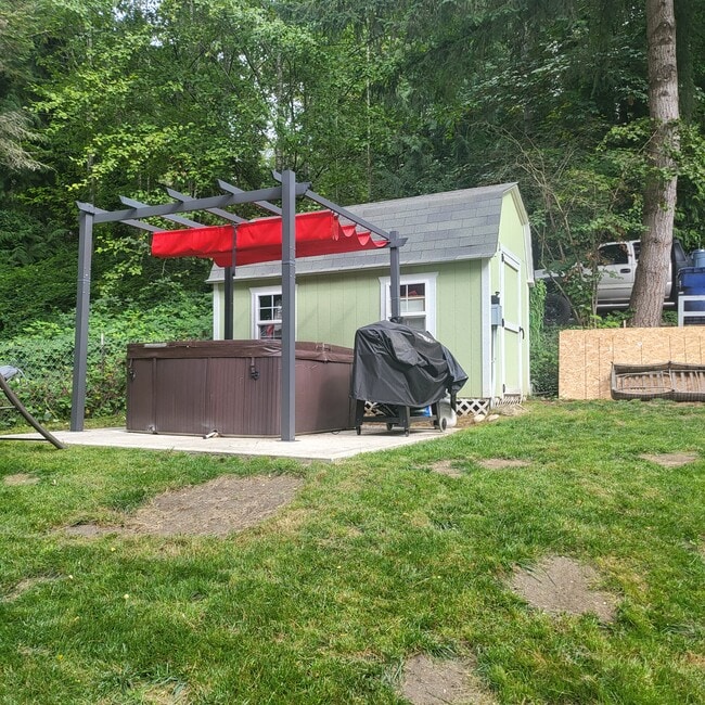 Hot tub - 2306 Madrona Dr