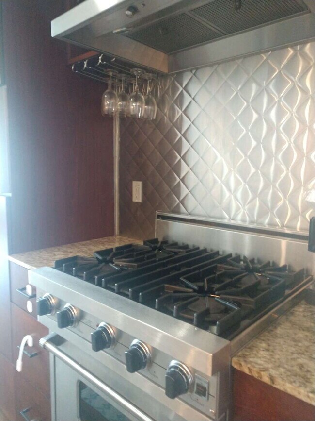 Building Photo - 1 Bedroom Condo in the Heart of Tampa