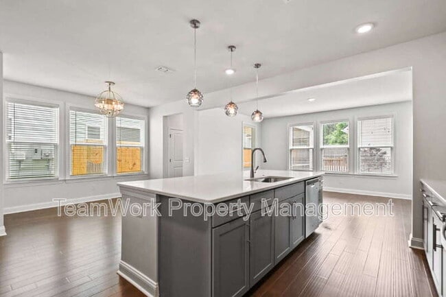 Building Photo - 165 Rowans Creek Dr