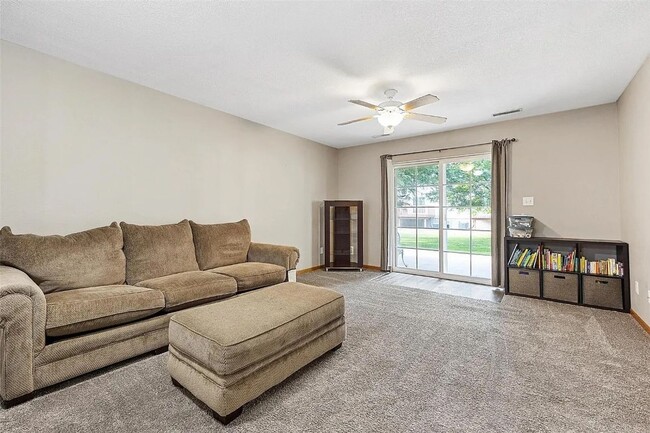 Building Photo - 2 Bed 2 Bath Condo for Rent in Marion!