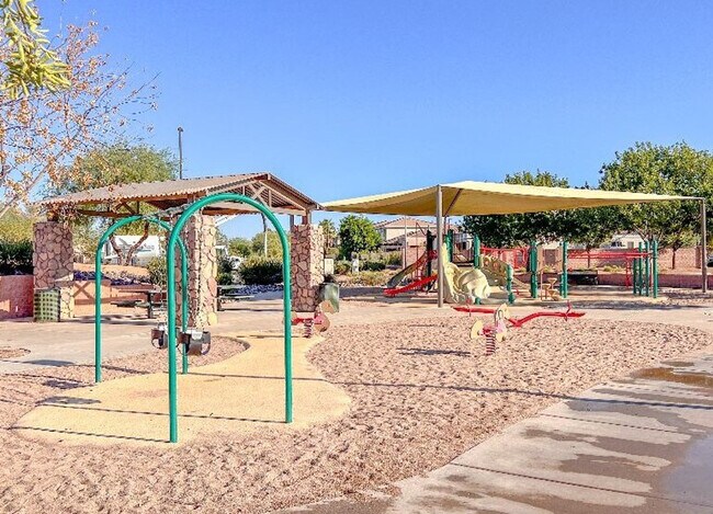 Building Photo - 2949 E Crescent Way