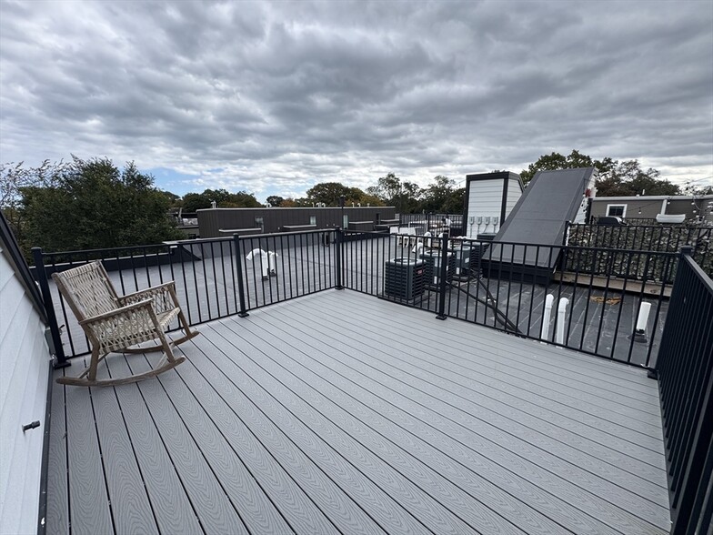 Building Photo - 49 Rogers St