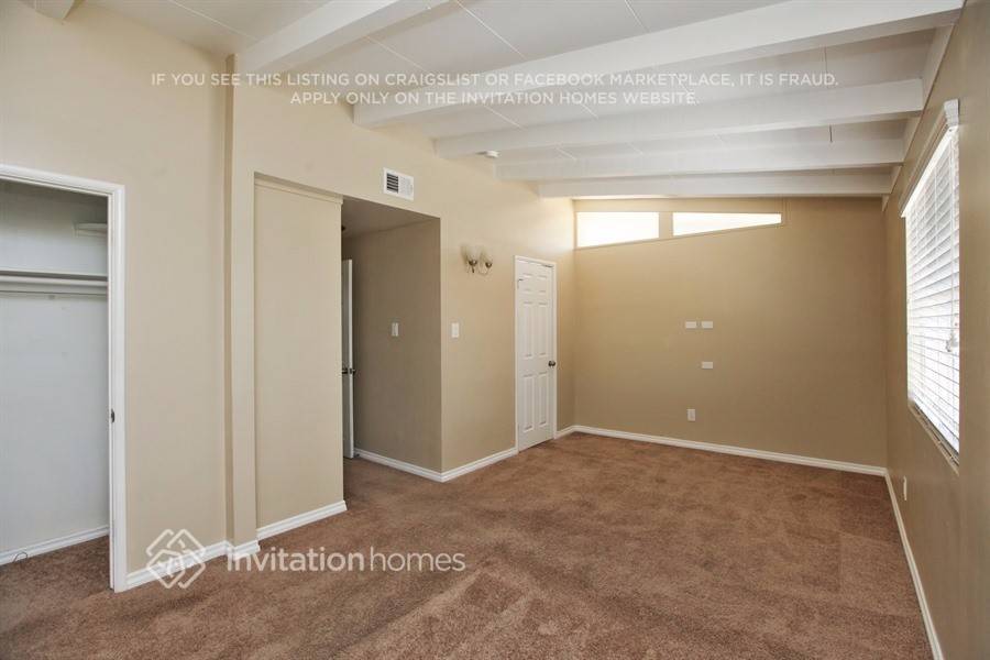 Building Photo - 8421 Flallon Ave