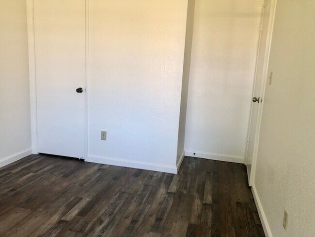Building Photo - 7521 Blackthorne Way