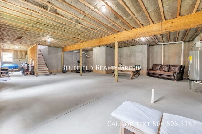 Building Photo - 713 Rockcliff St