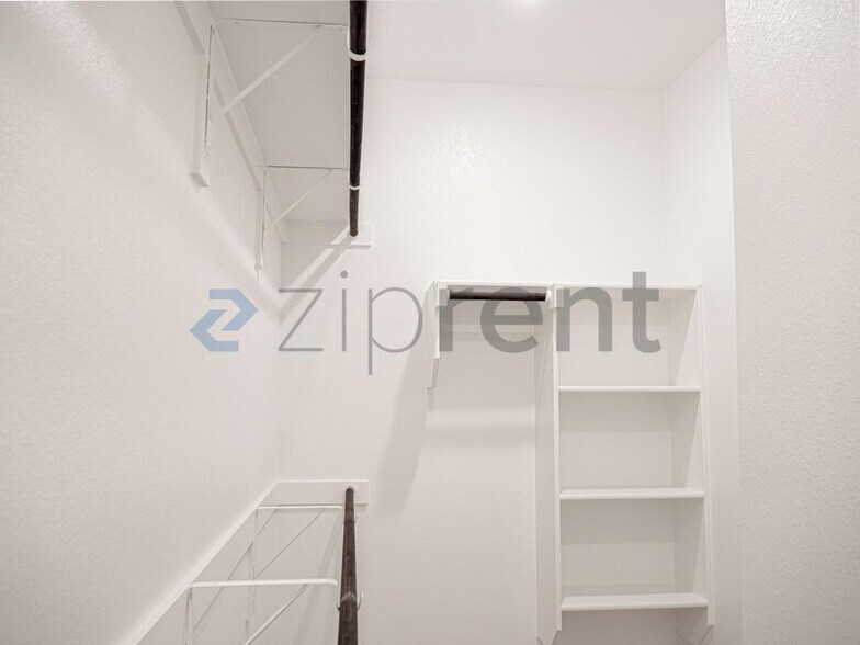 Building Photo - Unit