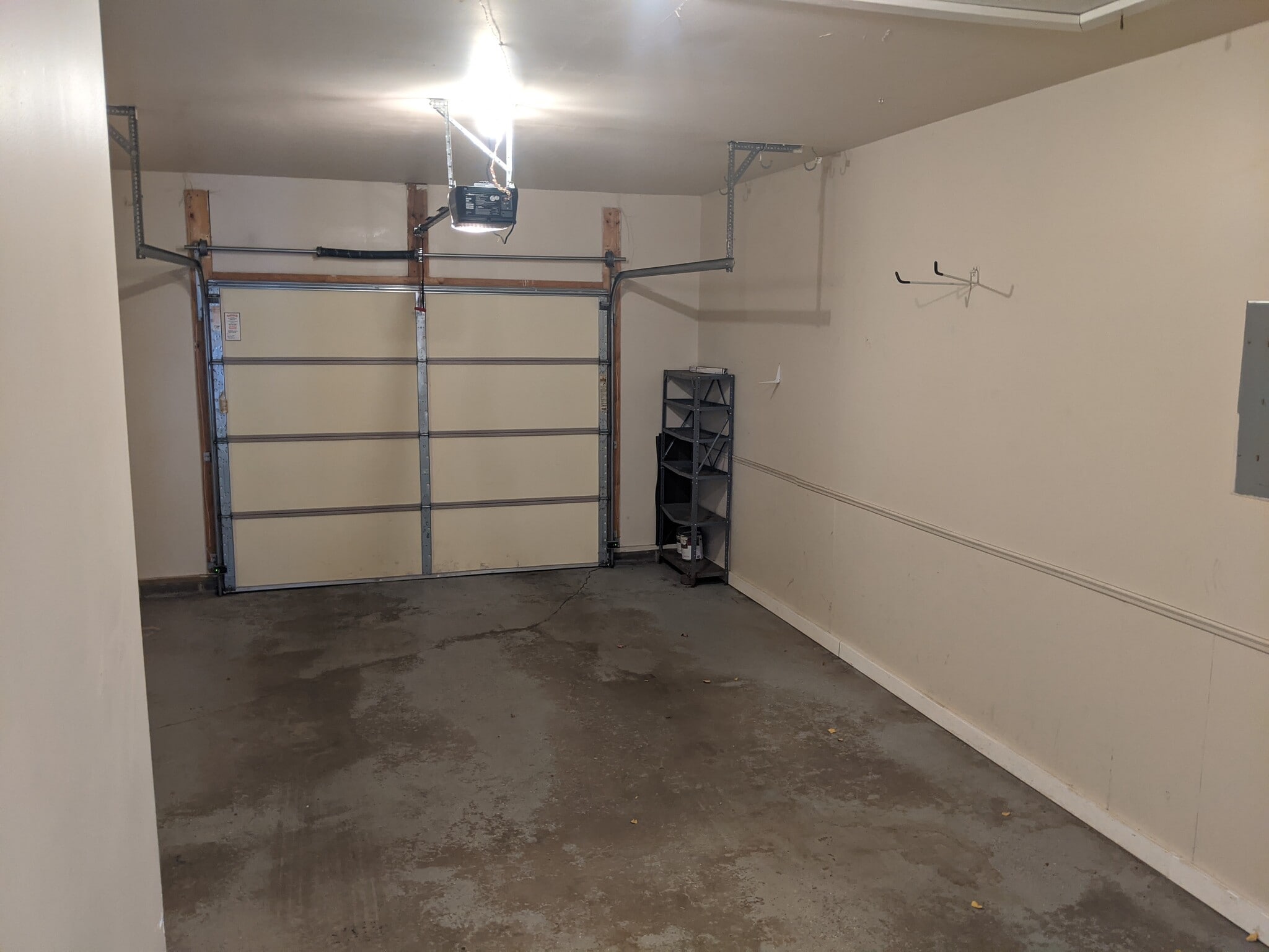1 stall garage - 5259 Falcon Dr