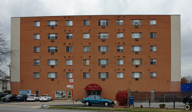 Building Photo - Ridge House