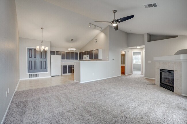 Building Photo - $2,100 - 2 Bed, 2 Bath Townhome in Thornto...