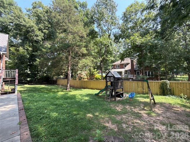 Building Photo - 2649 Willowbrook Dr