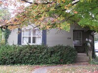 Building Photo - 3 bedroom, 2 bath Home: Available July 2026!