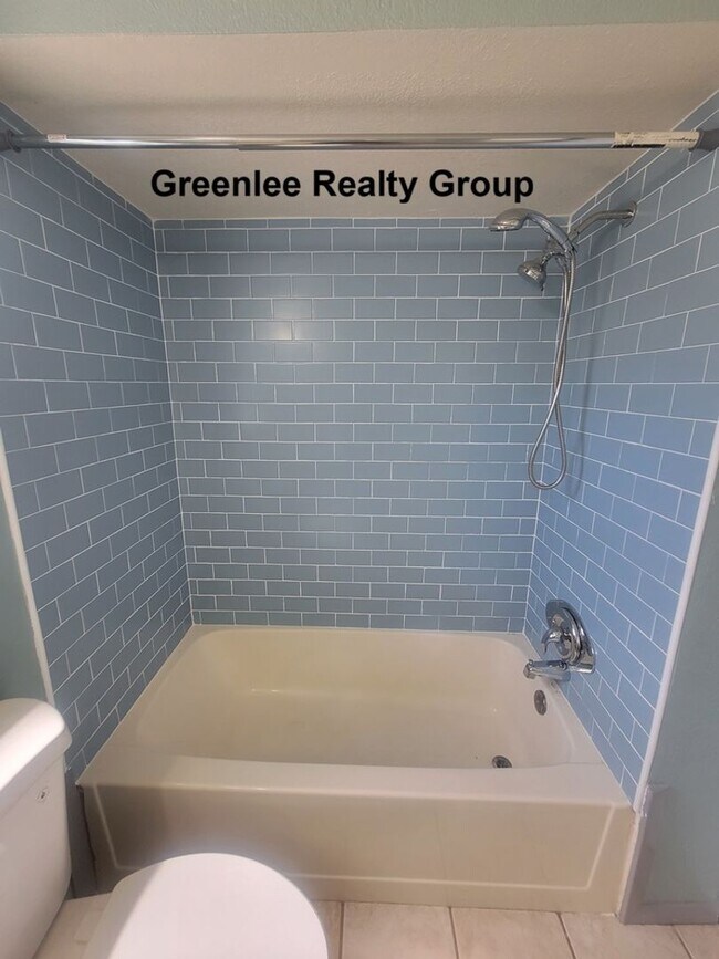 Building Photo - Cute 1/1 Apartment with Tile Floors & Private Patio!!