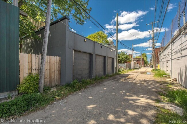 Building Photo - 4530 Commonwealth St