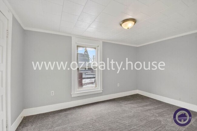 Building Photo - 3377 Lagrange St