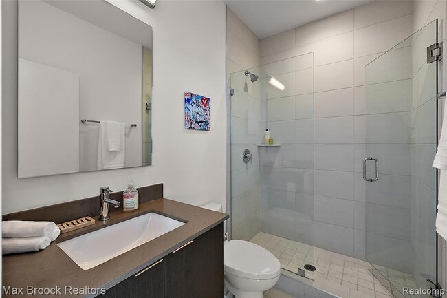 Building Photo - 284 Alfred St