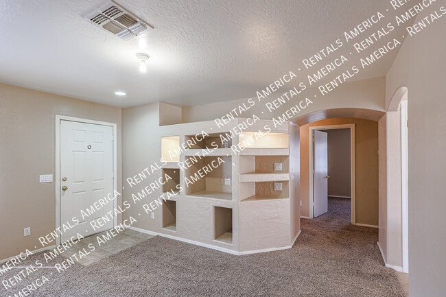 Building Photo - 12122 W Bloomfield Rd