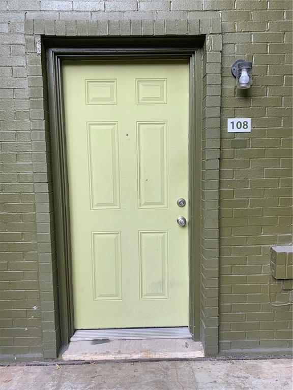 Building Photo - 303 W 40th St