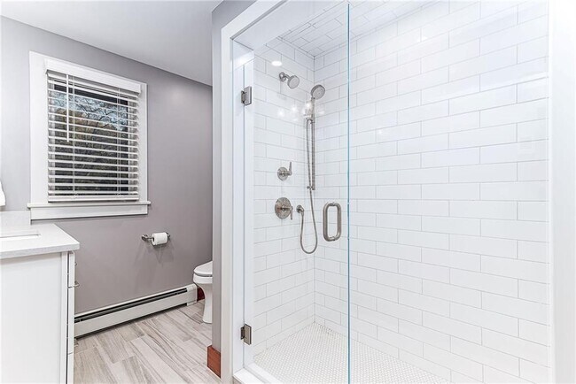 Building Photo - 14 Woodlake Dr