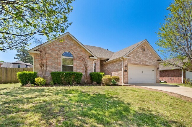 Building Photo - Come home to this gorgeous, light-filled home with an enormous and beautiful backyard!