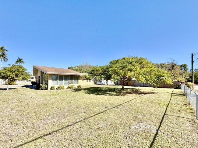 Building Photo - 1013 23rd St W