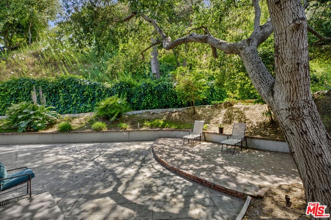 Building Photo - 3101 Beachwood Dr