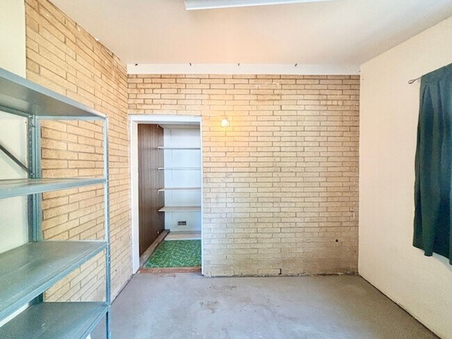 Building Photo - South Denver Brick Ranch