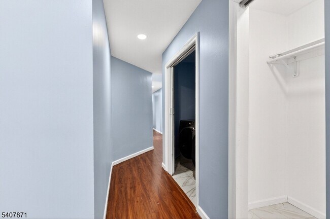 Building Photo - 1582 Irving St