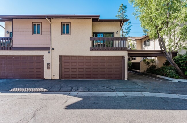 Building Photo - 6716 Clybourn Ave