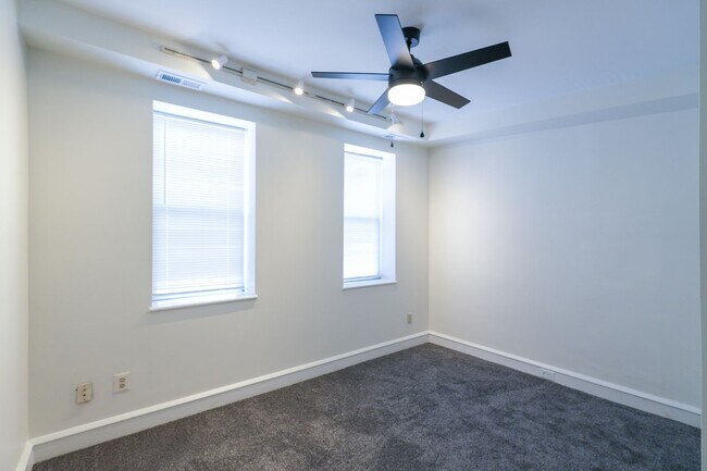 Building Photo - Charming 2BR in the Heart of East Passyunk — Steps to Philly's Best Dining!