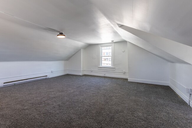 Building Photo - 747 E Warrington Ave