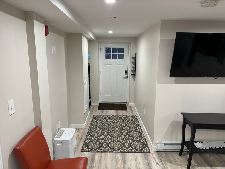 Building Photo - 171 Foster St