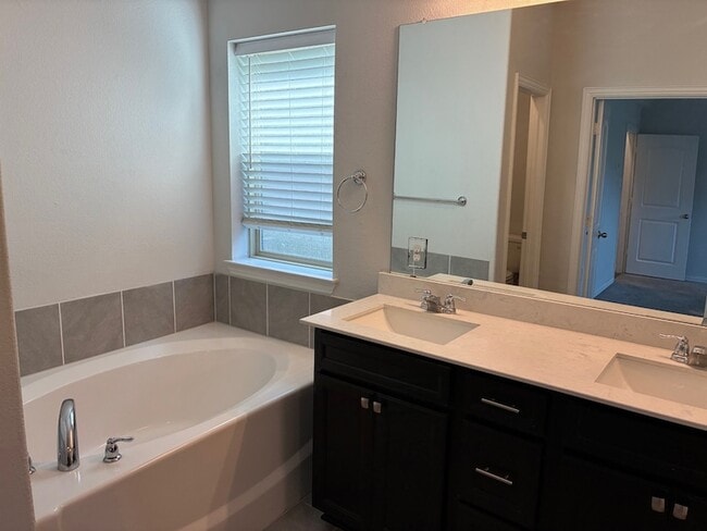 Building Photo - 5109 Woodglen Dr