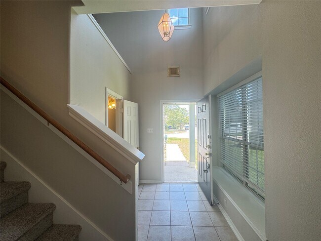 Building Photo - 5711 Vinemont Ln