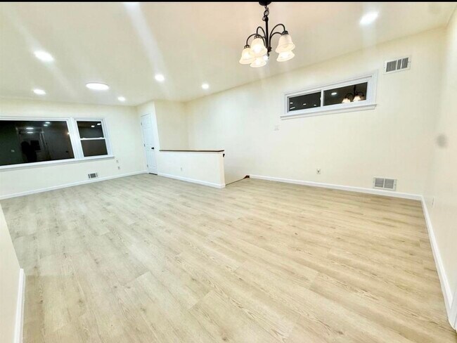 Building Photo - 588 Avenue A